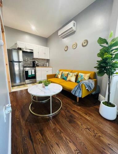 Stylish 1 Bedroom Apt - Brooklyn by train station