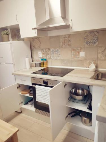 Konyha, Small house with private park and yard in Cabriz