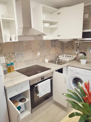 keuken, Small house with private park and yard in Cabriz