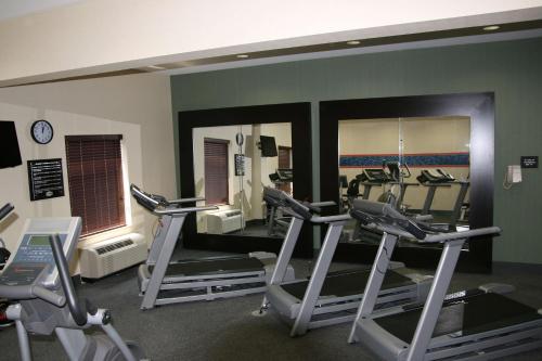 Hampton Inn & Suites West Point - image 9