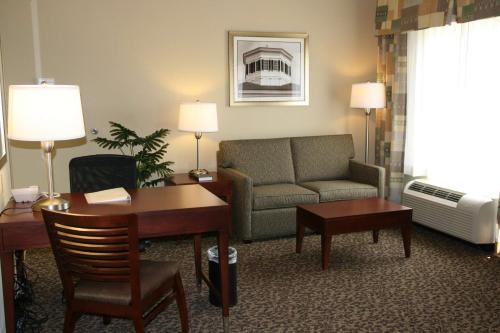 Hampton Inn & Suites West Point - image 7