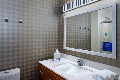 Home2 Suites St. Louis / Forest Park - image 2