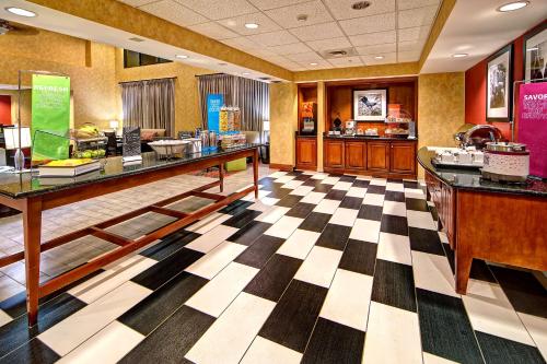 Hampton Inn Quincy - image 12