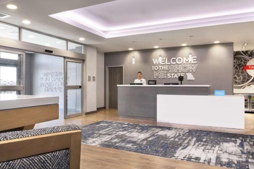 Hampton Inn & Suites St. Charles Old Town Area - image 12