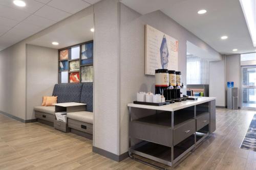Hampton Inn & Suites St. Charles Old Town Area - image 9