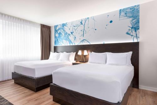 2 queen beds