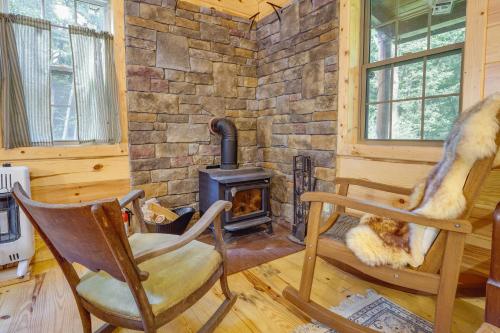 Marlinton Cabin Rental with Greenbrier River Access! in Марлинтон