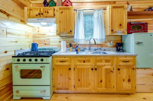 Marlinton Cabin Rental w/ Greenbrier River Access! in Marlinton
