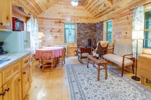 Marlinton Cabin Rental with Greenbrier River Access! in Марлинтон