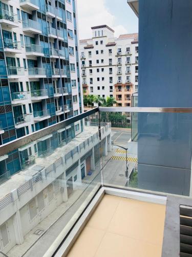 One Palm Tree Villas Condominium - Studio 5th FL with Balcony - Across Terminal 3 Airport, Metro Manila