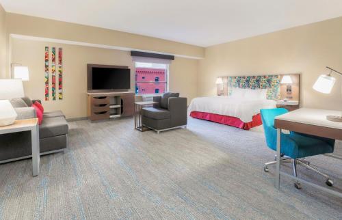 Hampton Inn & Suites Pittsburgh Downtown - image 6