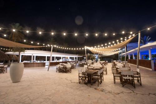 Mangrove Beach Corendon Curacao All-Inclusive Resort, Curio