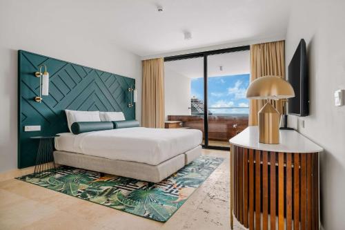 Mangrove Beach Corendon Curacao All-Inclusive Resort, Curio