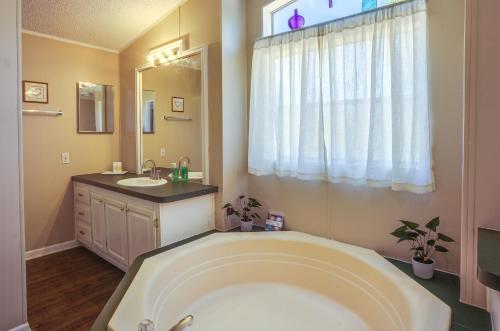 Secluded Rural Home in Normangee! in 馬克斯