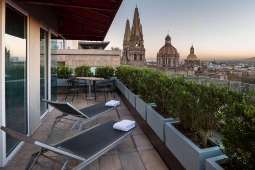 One Bedroom King Suite with Terrace image 7