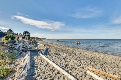 Sequim Escape with Gas Grill and Deck, Walk to Beach!, Sequim (photo 2)