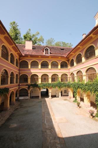  Schloss Frauenthal, Pension in Deutschlandsberg bei Bad Gams