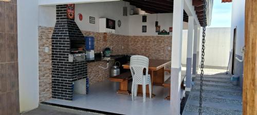 Casa com piscina e espaço gourmet a 30m da praia! (Casa com piscina e espaco gourmet a 30m da praia!) in Alkobaka