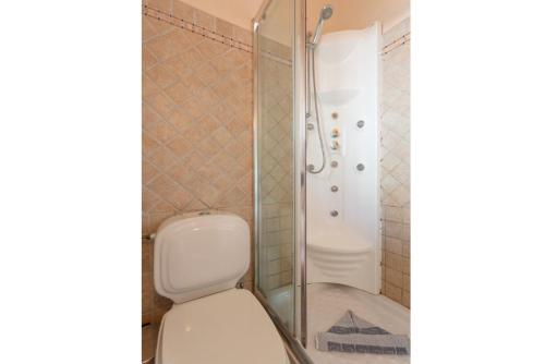 Fay Apartment - image 5