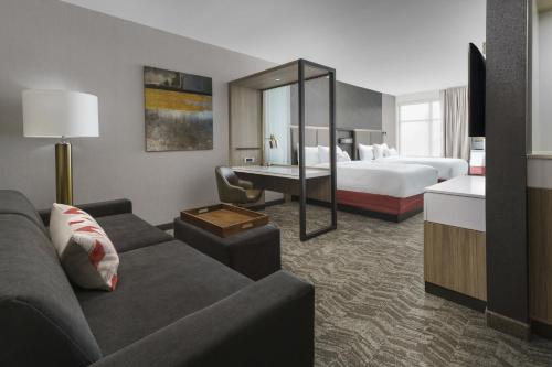 Suite with 2 Queen Trundle Beds