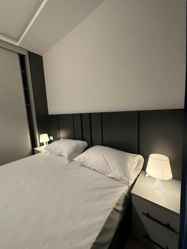 modern 2bedroom for rent abdoun2 - image 3