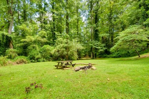 Log Cabin Rental Near Table Rock State Park! in Sunset, USA