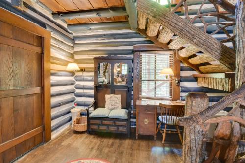 Log Cabin Rental Near Table Rock State Park! in Sunset, USA