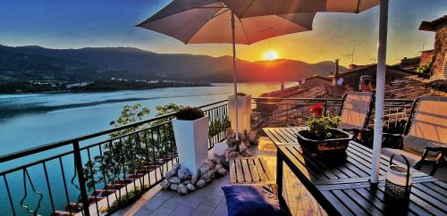  La terrazza sul lago Turano in Castel di Tora