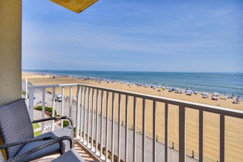 Virginia Beach Condo with Community Pool and Hot Tub!