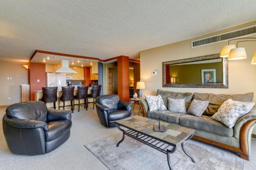Downtown Denver Condo with Balcony and Mountain Views in Denver, USA