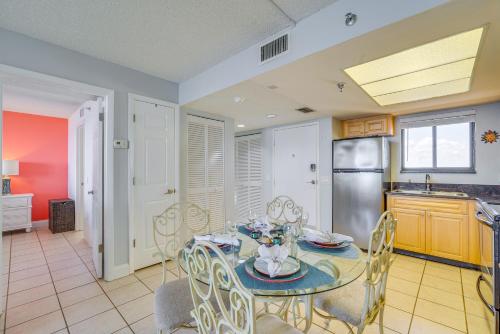 Pool and Beach Access Waterfront Hudson Condo! in 哈德森