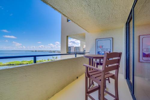 Pool and Beach Access Waterfront Hudson Condo! in 哈德森
