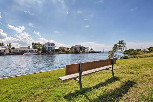 Pool and Beach Access Waterfront Hudson Condo! in 哈德森