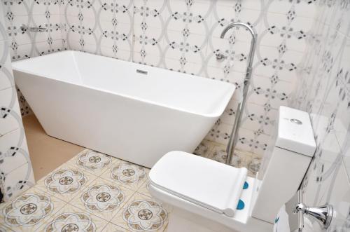 3JD Lavishly Furnished 3-Bed Apt