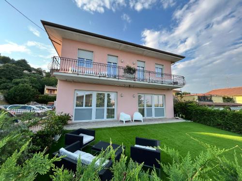 3 bedrooms, 5 beds