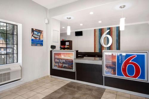 Motel 6 San Antonio, TX - Northwest Medical Center - 로비