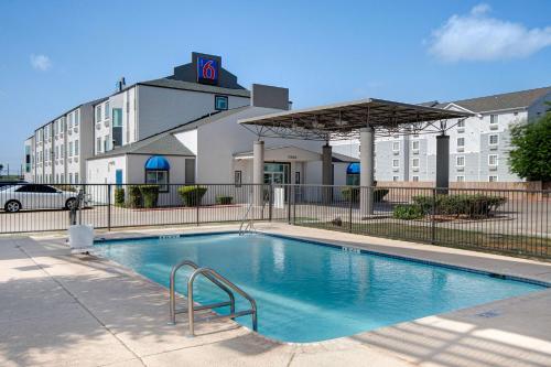 Motel 6-San Antonio, TX - South