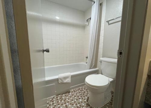 EZ Travel Inn College Station - image 8