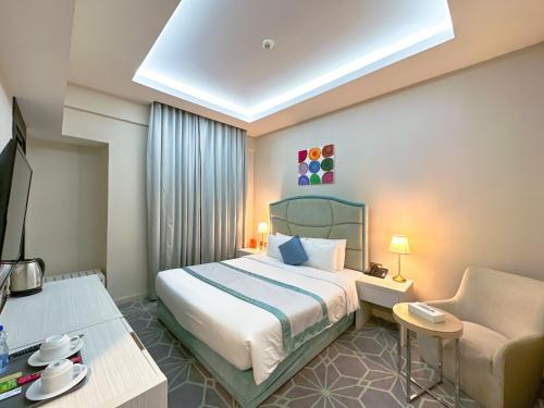 Standard Double Room image 4