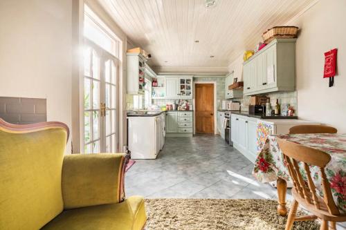 4-bedroom Victorian Home Belfast in น็อค