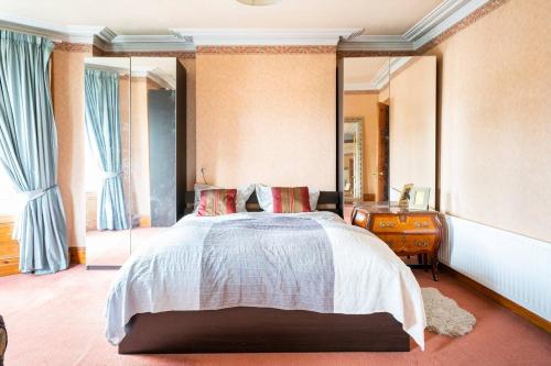 4-bedroom Victorian Home Belfast in น็อค