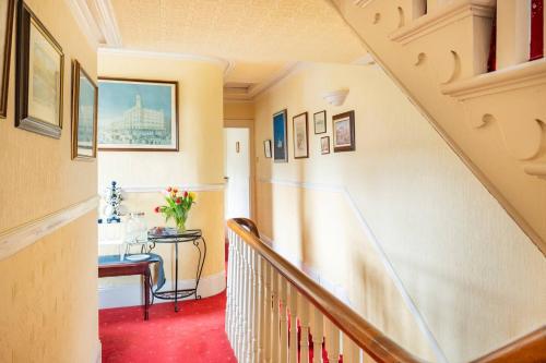4-bedroom Victorian Home Belfast in น็อค