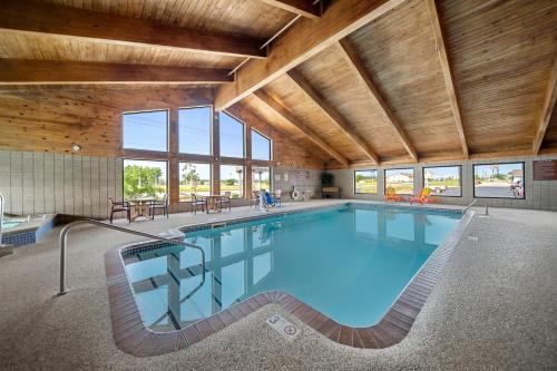 Swimming pool, AmericInn by Wyndham Ames in Ames (IA)