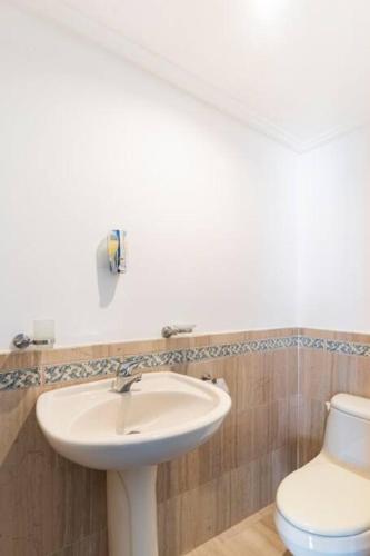 3 BDR Ocean View luxury Apartment . Sleeps 6 - image 2