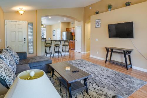 Fenced Backyard & Fire Pit: Bright Peoria Home!, Peoria