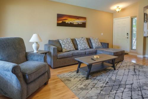 Fenced Backyard & Fire Pit: Bright Peoria Home!, Peoria (Foto 5)