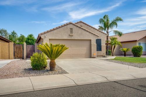 Bright Peoria Home with Gas Grill and Fire Pit!