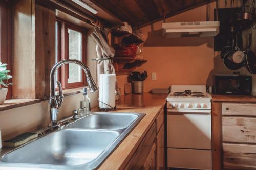 Great Frontier Cabin at American Heartland Cabins thumb 4