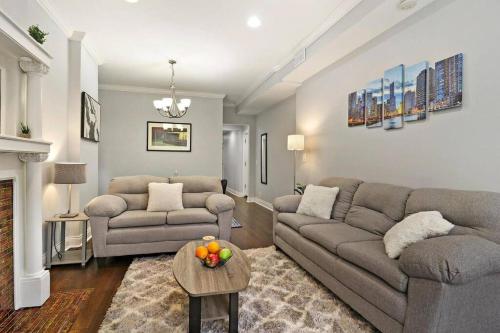 Live the Dream in Wrigleyvilles 3BR Gem in Chicago, USA
