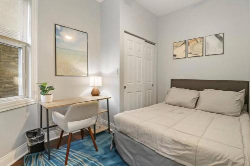 Live the Dream in Wrigleyvilles 3BR Gem in Chicago, USA